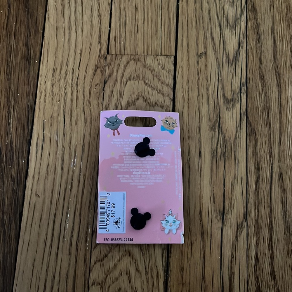 Disney Marie Macaroon Pin NWT - Picture 3 of 3